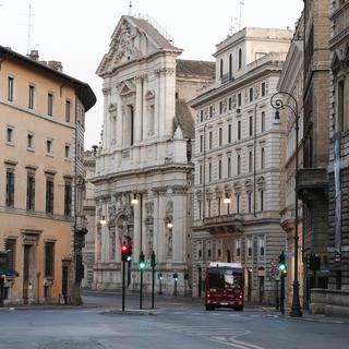 Une rue déserte à Rome. [EPA/Keystone - Giuseppe Lami]