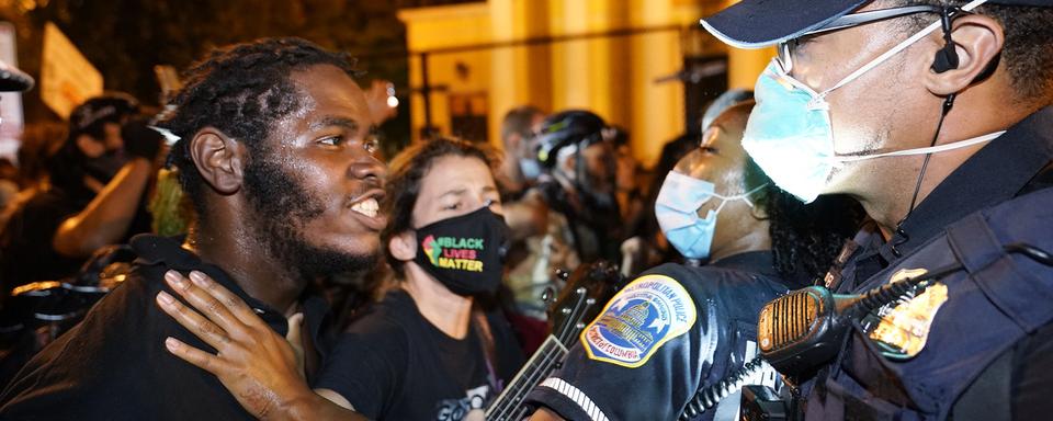 Des manifestants ont fait irruption devant la Maison Blanche. [AP - Julio Cortez]