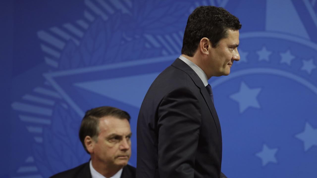Sergio Moro tourne le dos au président Jair Bolsonaro. [AP/Keystone - Eraldo Peres]