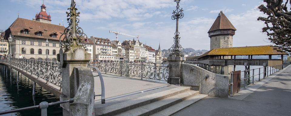 La ville de Lucerne a bloqué l'accès aux quais. [Keystone - Urs Flueeler]