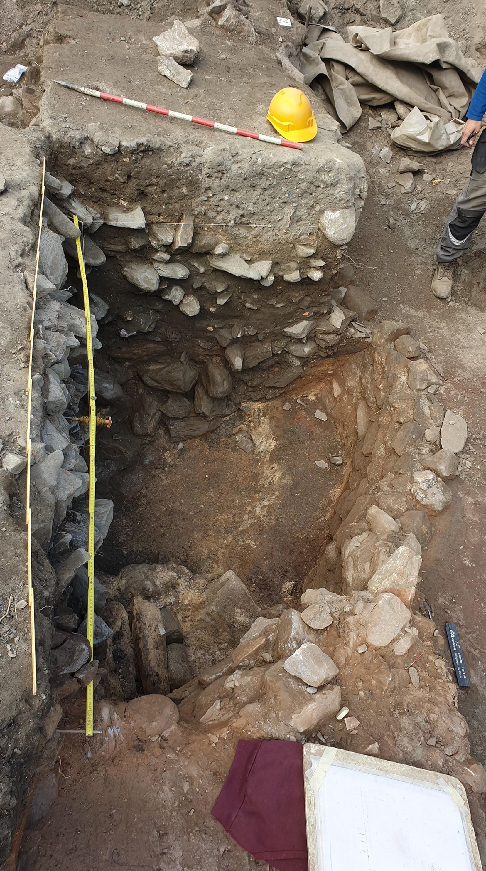 Une partie d'un four à chaux découvert sur le site archéologique de Brig-Glis. [vs.ch - OCA]