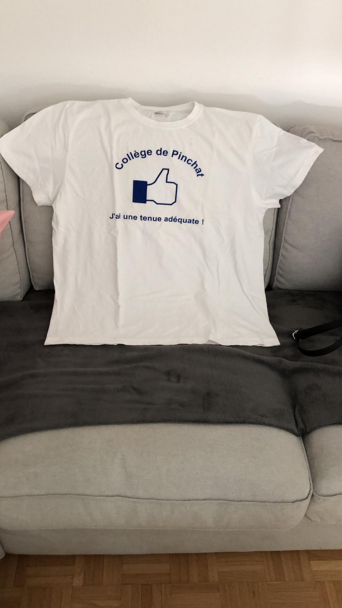 Le t-shirt donné aux élèves portant une tenue jugée "inadaptée" au règlement du cycle de Pinchat. [DR]