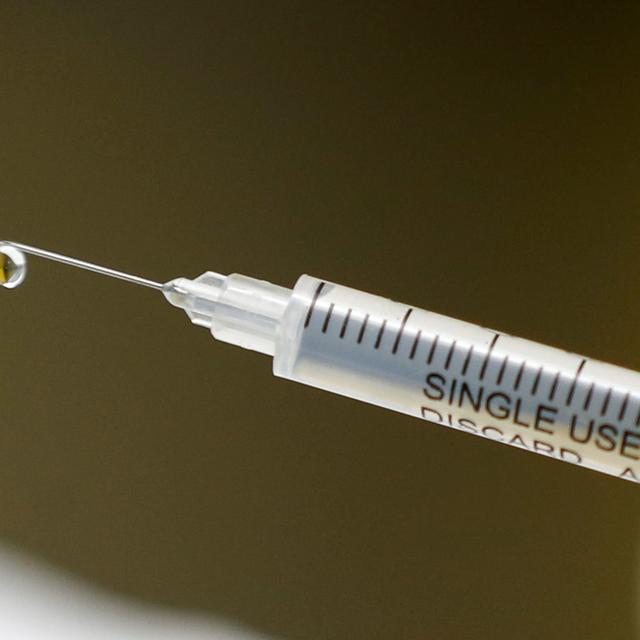 Le pourcentage des Suisses qui estiment que la vaccination est importante est descendu de 65 à 53% entre 2015 et 2019. [Reuters - Siphiwe Sibeko]