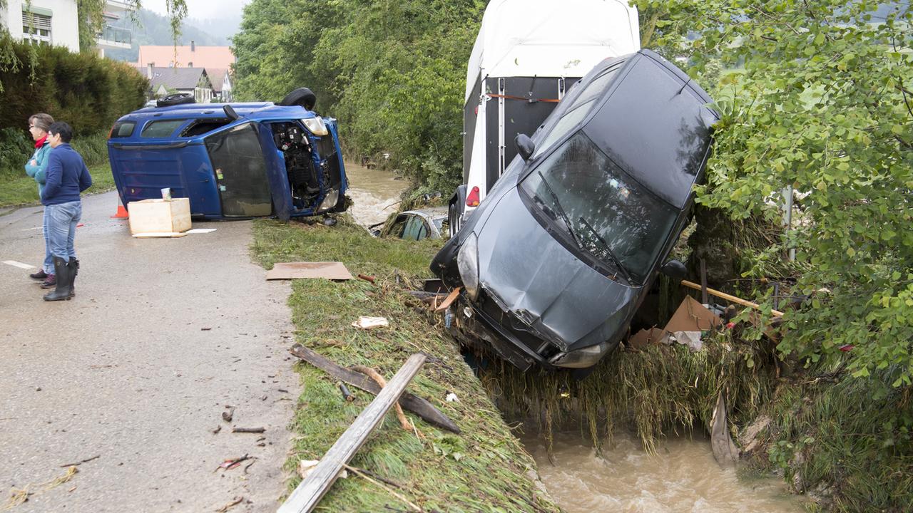 Le 21 juin de l'année passée, des inondations avaient provoqué des dégâts impressionnants dans le Val-de-Ruz. [KEYSTONE - Laurent Gillieron]