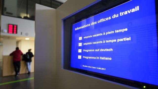 Le chômage des jeunes (15-24 ans) a diminué au mois de septembre. Il passe de 3,9% à 3,6%. [Keystone - Martial Trezzini]