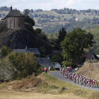 Le Tour de France traverse le Massif central. [Keystone/EPA - Sebastien Nogier]