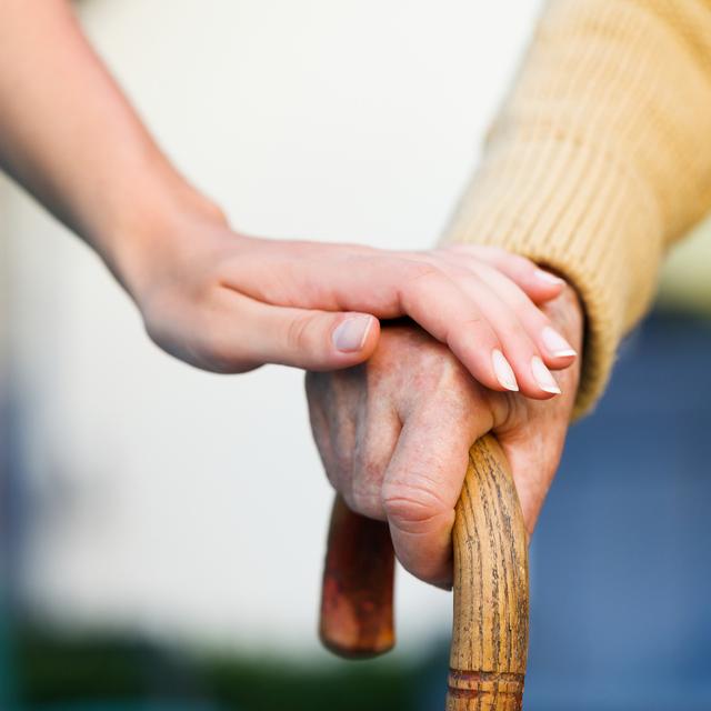 En Suisse, l'âge médian des personnes décédées du Covid-19 dépasse les 84 ans. [Depositphotos - Lighthunter]