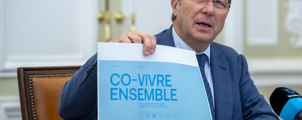 Le Conseiller d'Etat genevois Mauro Poggia a lancé la campagne "Co-vivre ensemble" [Keystone - Martial Trezzini]