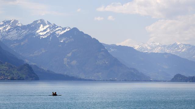 Les munitions déposées dans le lac de Brienz n'ont pas d'impact négatif sur l'eau. [Keystone - Anthony Anex]