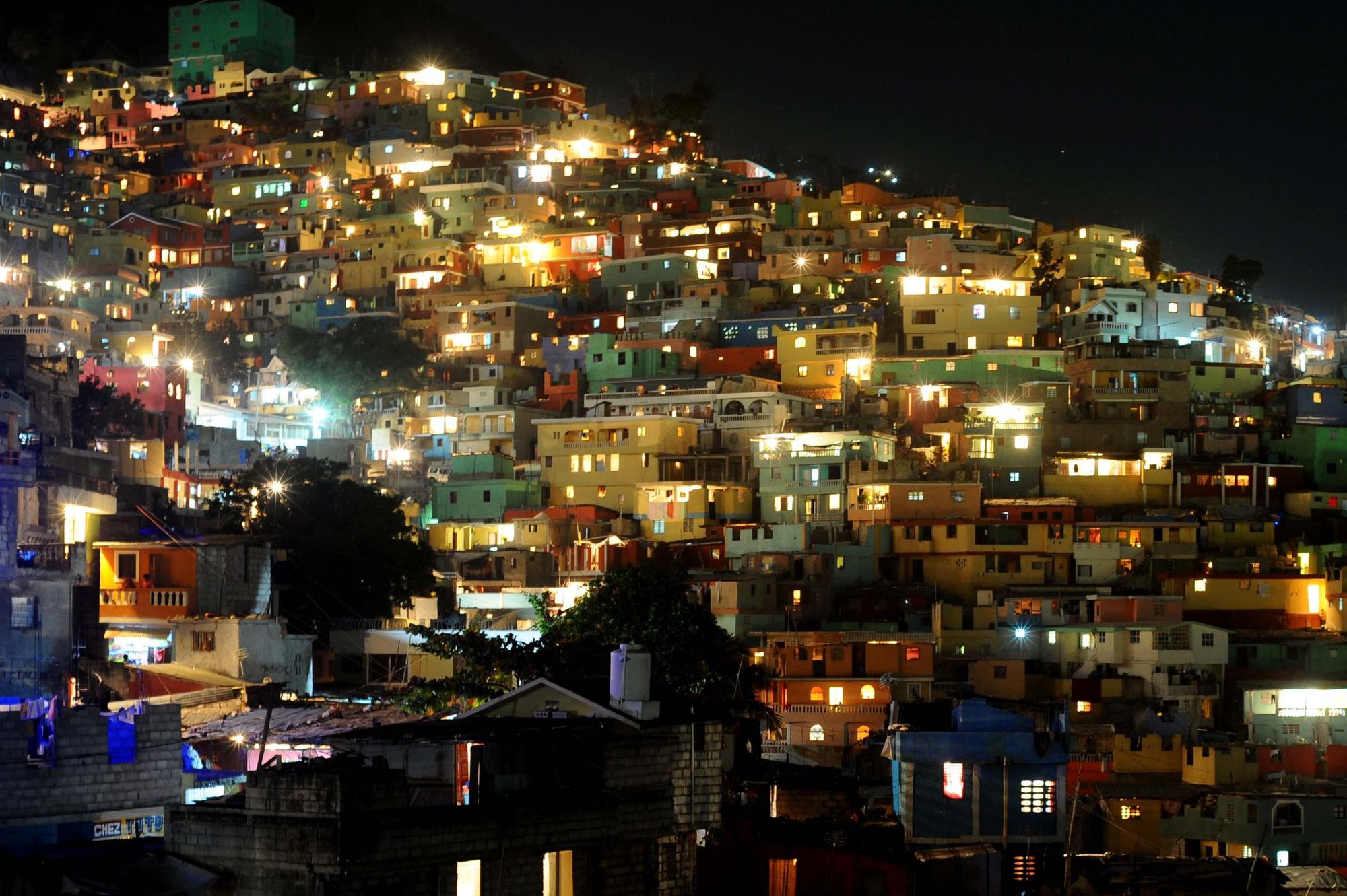 Vue nocturne de Port-au-Prince. [AFP - HECTOR RETAMAL]