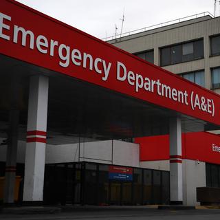 L'entrée des urgences du St.Thomas' Hospital où se trouve Boris Johnson. [EPA/Keystone - Andy Rain]