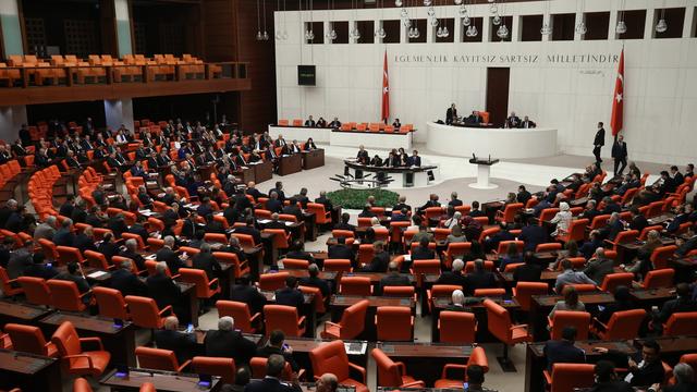 Les députés turcs ont approuvé une motion permettant au président Erdogan d'envoyer des militaires en Libye pour soutenir le Gouvernement d'union nationale (GNA). Ankara, le 2 janvier 2020. [Keystone/epa - str]