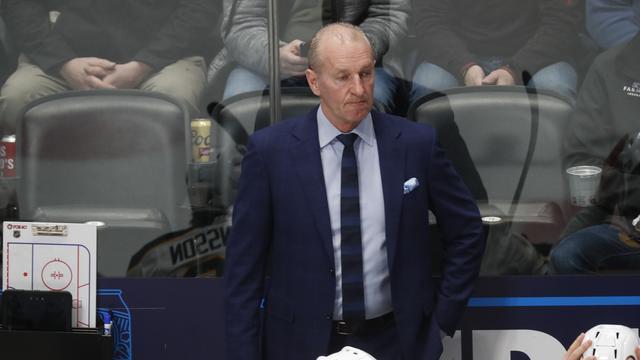 A Buffalo, Ralph Krueger vit sa deuxième expérience dans la peau d'un "headcoach" de la NHL après son expérience à Edmonton lors de la saison 2012-2013. [David Zalubowski]