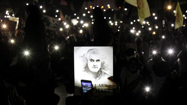 Un portrait de Qassem Soleimani dans une manifestation. [Keystone - Ikram Suri]