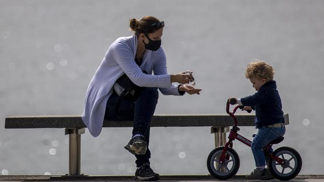 L'Espagne va déconfiner ses citoyens par tranches d'âge. [AP Photo/Keystone - Emilio Morenatti]