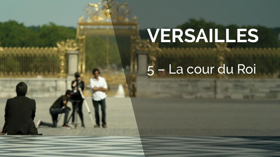 Versailles - La cour du Roi. [Canal+]