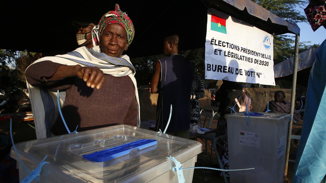 Près d'un cinquième de la population du Burkina Faso ne pourra pas voter faute d'une présence suffisante de l'Etat dans certaines zones du Nord et de l'Est en proie à des attaques jihadistes. [Keystone - Legnan Koula]