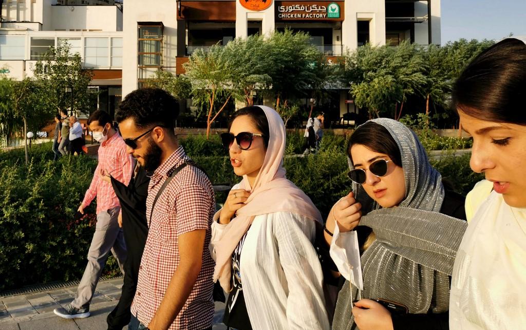A Téhéran, notamment, nombre d'habitants ne portent pas de masque dans les transports en commun où il est censé être obligatoire depuis plus de deux mois. Iran, le 3 juillet 2020. [AFP - Atta Kenare]