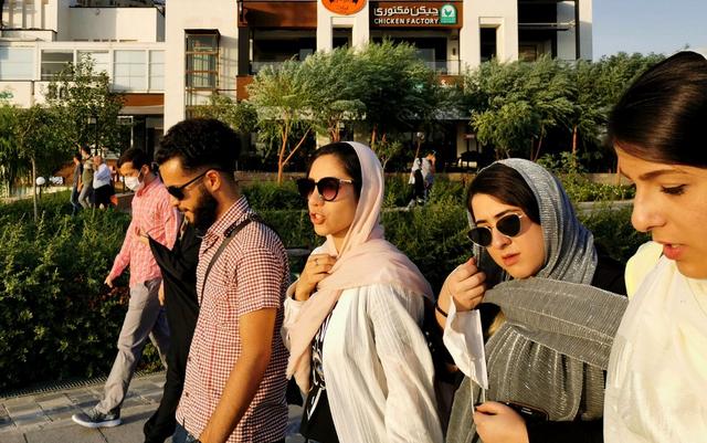 A Téhéran, notamment, nombre d'habitants ne portent pas de masque dans les transports en commun où il est censé être obligatoire depuis plus de deux mois. Iran, le 3 juillet 2020. [AFP - Atta Kenare]