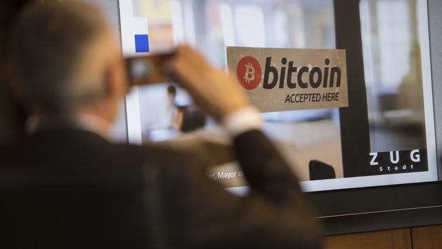 Une boutique de la vieille ville de Zug accepte les bitcoin. [Keystone - Urs Flueeler]