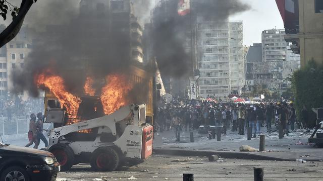 Des heurts ont éclaté durant les manifestations de colère à Beyrouth le 8 août 2020. [Keystone - EPA/WAEL HAMZEH]