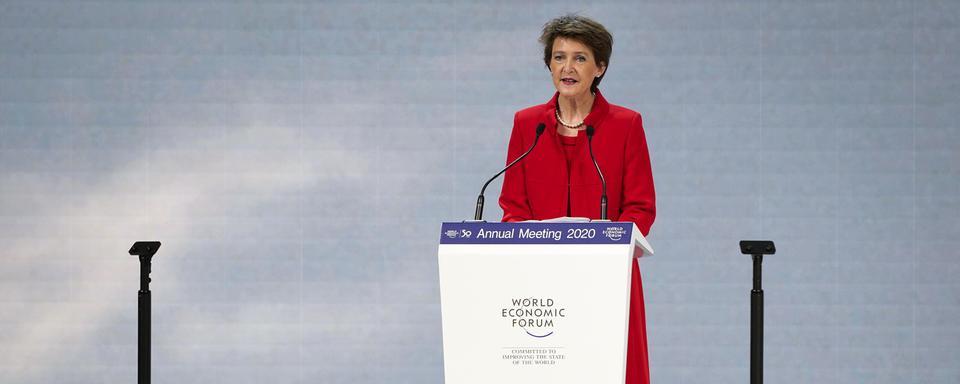 Simonetta Sommaruga donne un discours au WEF 2020 à Davos. [Keystone - Gian Ehrenzeller]