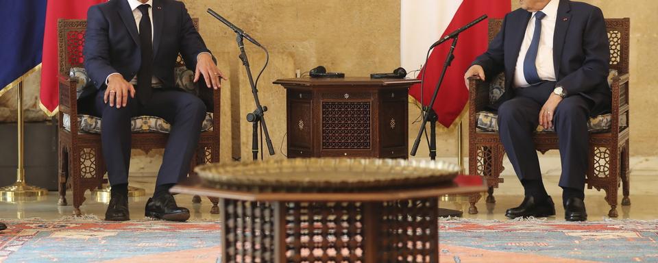 Emmanuel Macron avec le président libanais à Beyrouth, 06.08.2020. [Pool/EPA/Keystone - Thibault Camus]