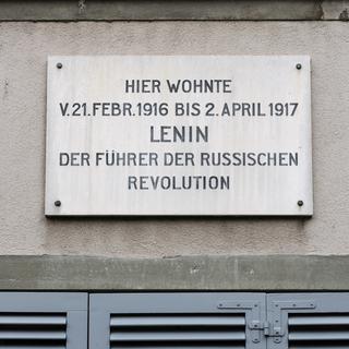 La plaque commémorant le lieu où a vécu Lénine à Zurich. [Keystone - Christian Beutler]