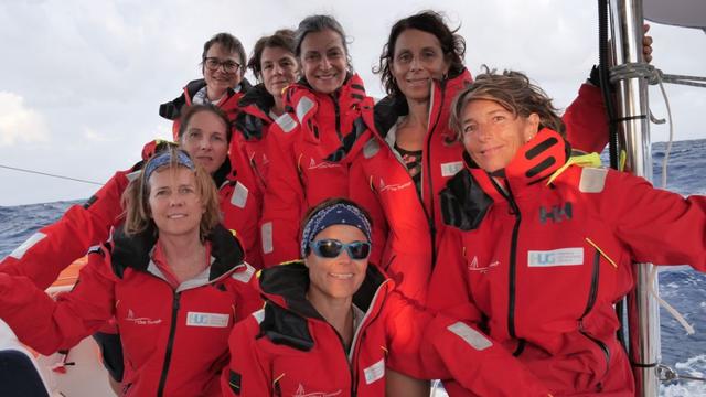 L'équipage au grand complet: Elisabeth, Nadège, Murielle, Carine, Nicole, Stéphane, Caroline  et Francesca.