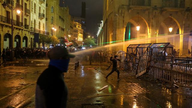 De nouveaux heurts à Beyrouth font au moins 145 blessés. [Reuters - Aziz Taher]