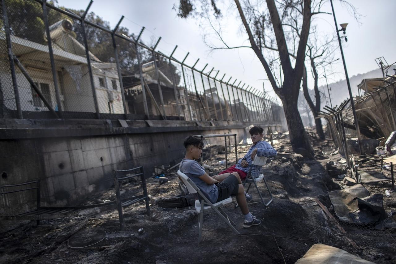 Les destructions sont très importantes dans le camp de réfugiés de Moria, ravagé par les flammes dans la nuit de mardi à mercredi. [Keystone - Petros Giannakouris]