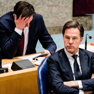 Le ministre des Finances hollandais Wopke Hoekstra (g.) et le Premier ministre hollandais Mark Rutte (dr.). [EPA/Keystone - Bart Maat]