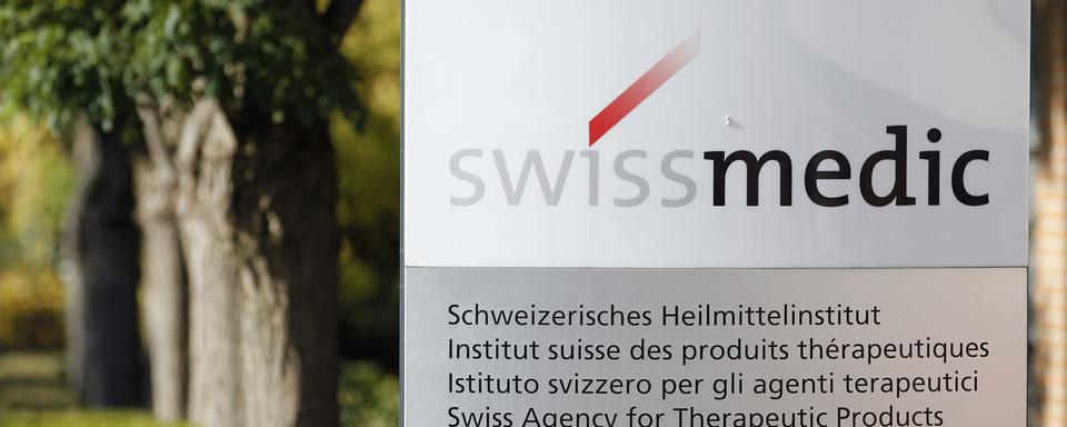 L'indépendance de Swissmedic par rapport aux pharmas soulève certaines questions. [KEYSTONE - Peter Klaunzer]