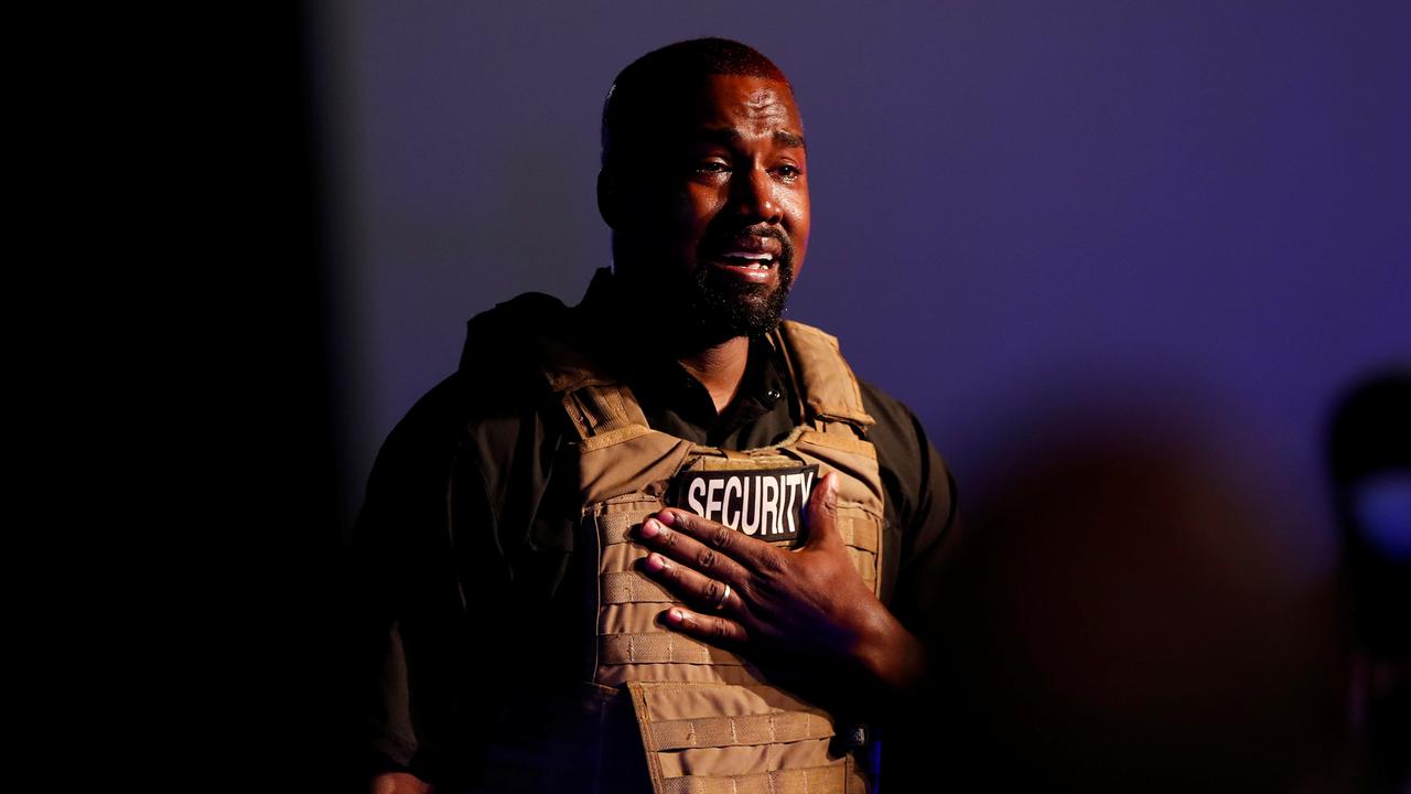 Le rappeur Kanye West a fondu en larmes lors du lancement de sa candidature présidentielle à Chaleston. [Reuters - Randall Hill]