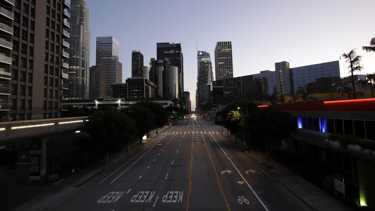 Les rues du centre de Los Angeles sont quasiment vides, le 1er avril 2020. [Keystone/AP photo - Marcio Jose Sanchez]