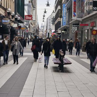Les rues ne sont pas désertes à Stockholm. [AP Photo/Keystone - David Keyton]
