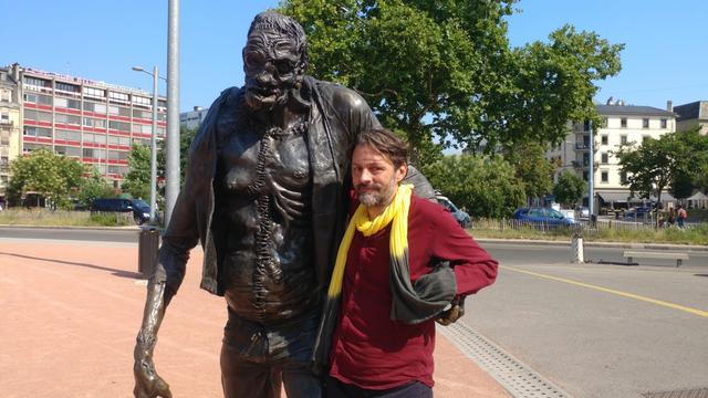 L'historien et guide touristique, Cyrille Wohlschlag est l'auteur d'un vélo-tour qui part sur les traces de Frankenstein à Genève. [Adrien Zerbini]