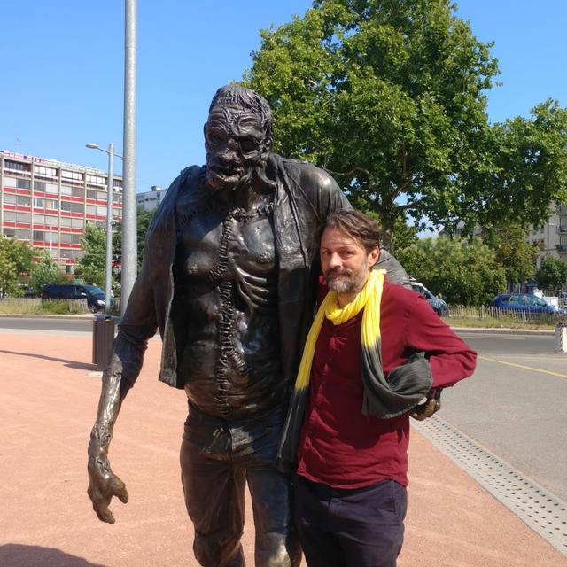 L'historien et guide touristique, Cyrille Wohlschlag est l'auteur d'un vélo-tour qui part sur les traces de Frankenstein à Genève. [Adrien Zerbini]