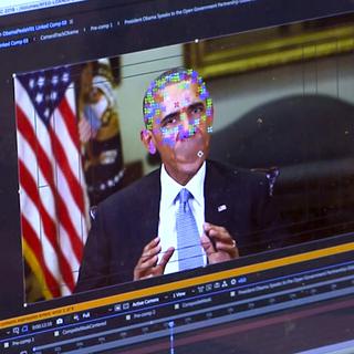 Les avancées technologiques qui permettent de créer des fausses vidéos réalistes contribuent à la désinformation politique. [AP Photo/Keystone - DR]