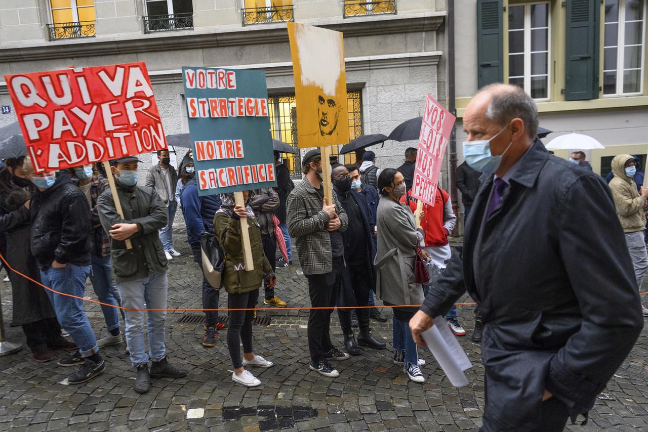 L'action a été menée en début d'après-midi devant le Parlement vaudois. [Keystone - Laurent Gillieron]