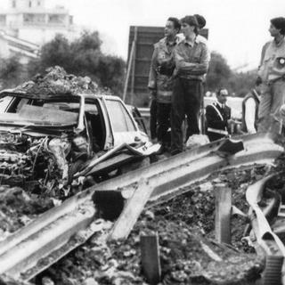Un attentat de la mafia sicilienne ayant causé la mort du magistrat Giovanni Falcone et sa femme en mai 1992. [Keystone - EPA/ANSA]