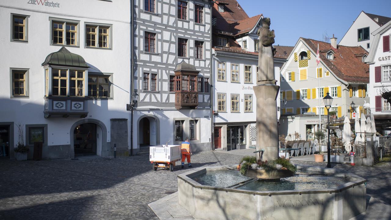 Les magasins au centre-ville de St-Gall seront désormais ouverts le dimanche. [Keystone - Gian Ehrenzeller]