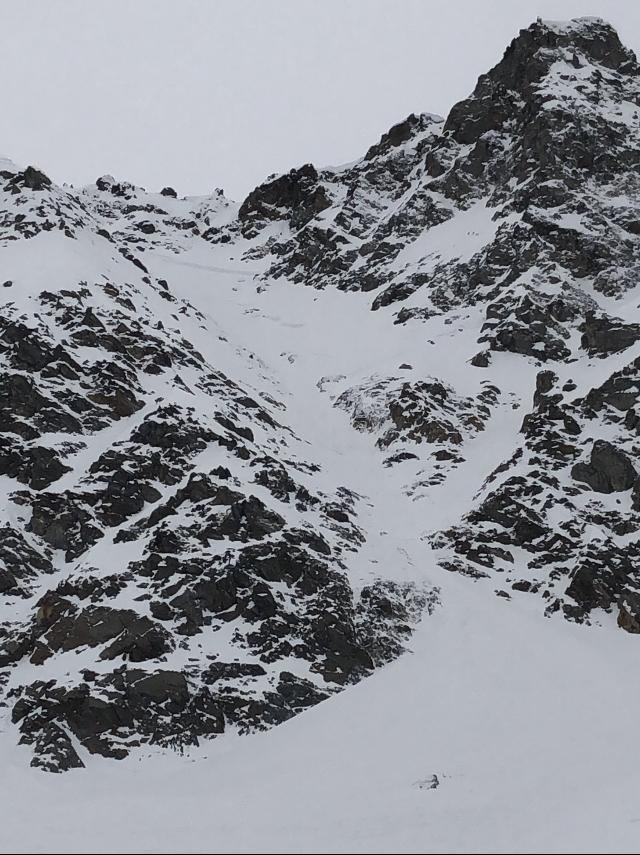 L'avalanche s'est déclenchée dans un secteur où la déclivité est importante. [Police valaisanne]