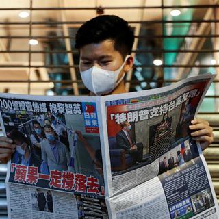 L'édition du quotidien hongkongais Apple Daily a connu un franc succès après l'arrestation de son propriétaire Jimmy Lai. [Reuters - Tyrone Siu]