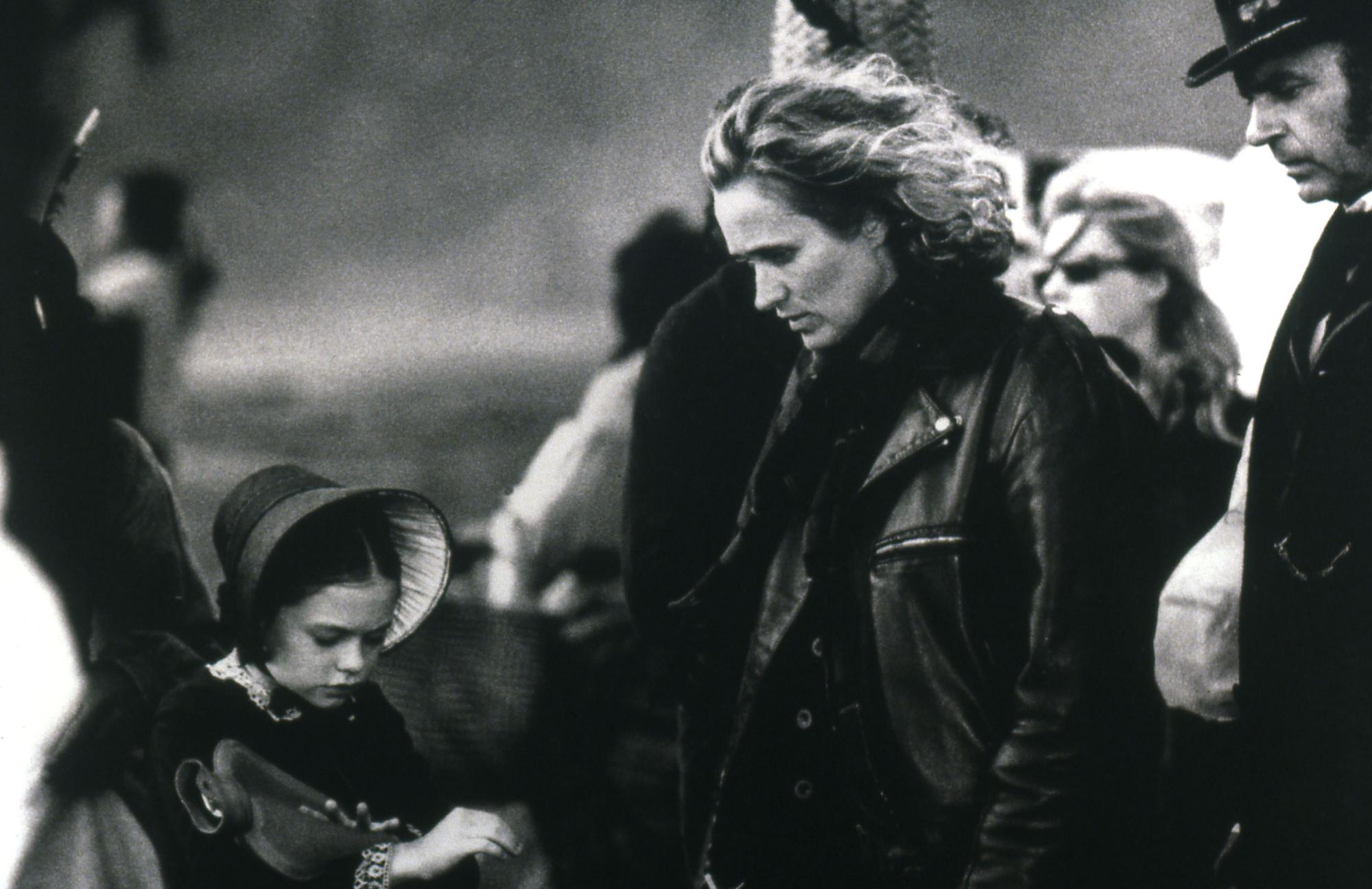 Jane Campion avec la jeune actrice Anna Paquin sur le tournage de "La leçon de piano". [AFP - CiBy 2000 / Jan Chapman Productions]