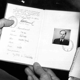 le passport diplomatique de Raoul Wallenberg. [AP Photo/Pressens Bild/Keystone - Jan Collsioeoe]