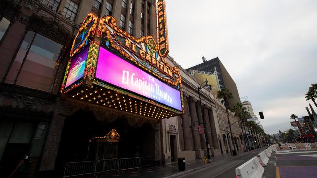 Tous les cinémas et restaurants sont à nouveau fermés dans l'Etat de Californie. [Reuters - Mario Anzuoni]