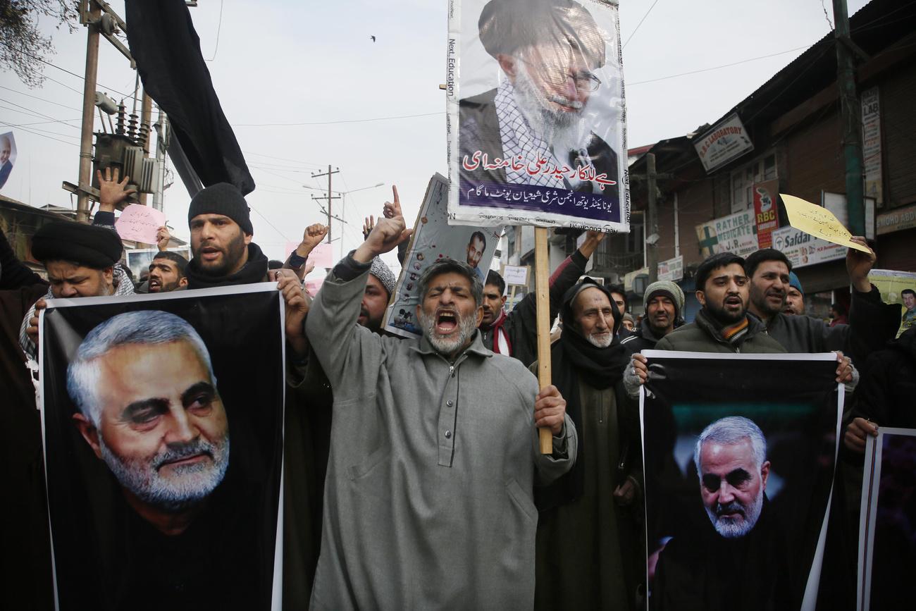 Des manifestants crient vengeance après la mort du général iranien Qassem Soleimani à Magam dans la région du Kashmir. [AP Photo/Keystone - Mukhtar Khan]