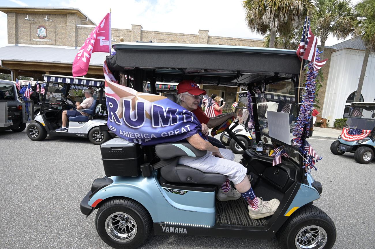 Des partisans de Trump dans la communauté "The Villages" en Floride. [Keystone - Phelan M. Ebenhack/AP]