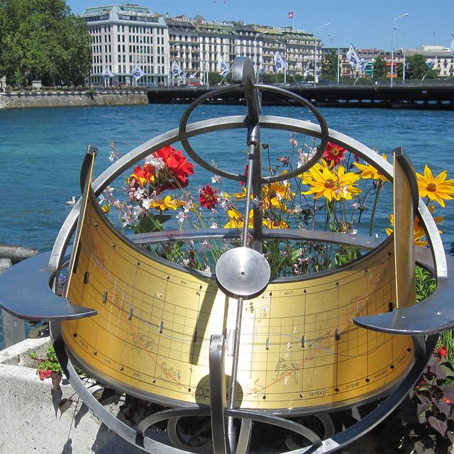 Cadran solaire sur les quais à Genève [wikipédia - Fawaz.tairou]